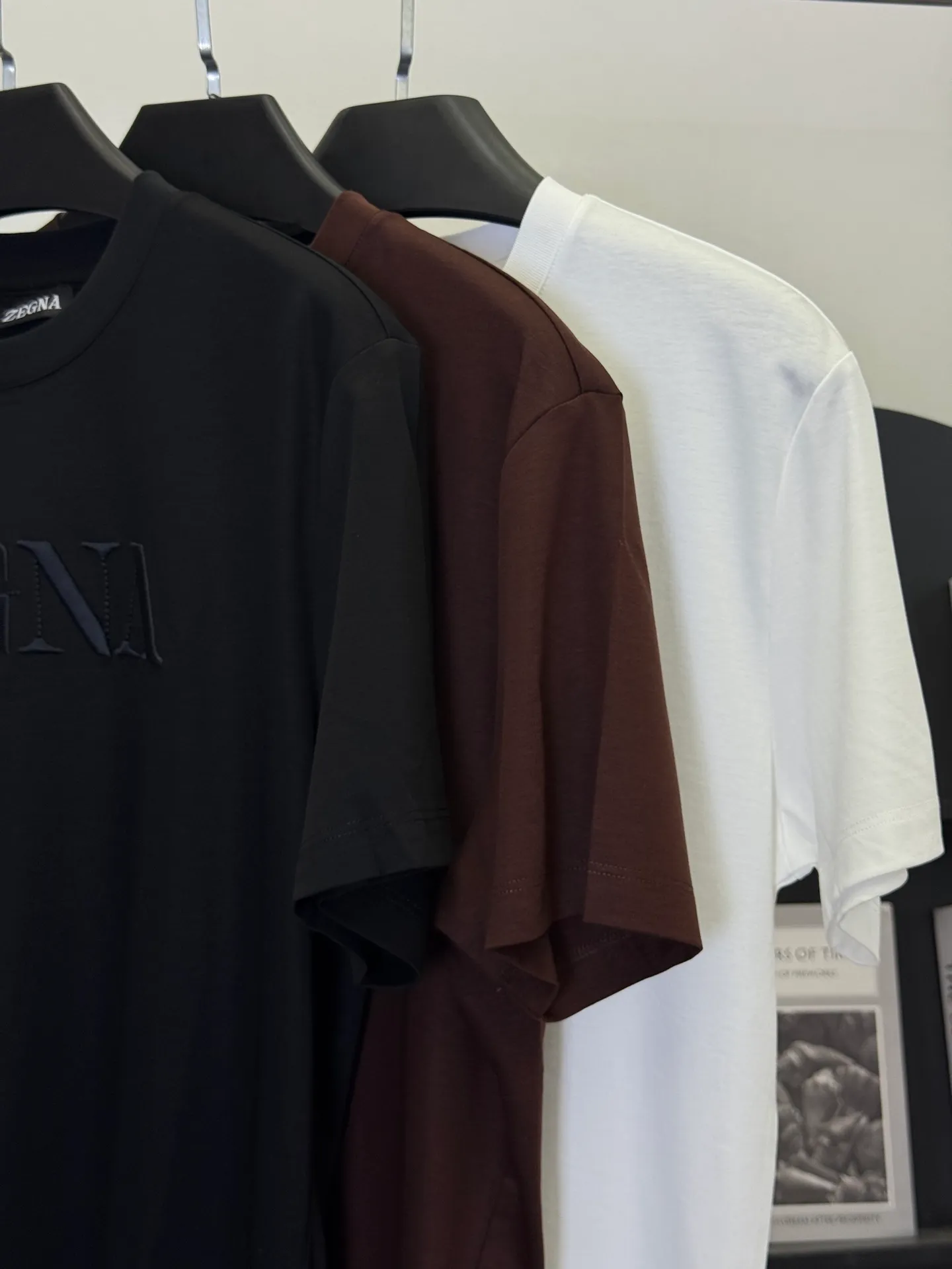 💋 ZEGNA White Logo T ， T 。 Logo， ， ， get 。 ， ， ， “ ”。 ， ， 、 hold ， T， 。 M-3XL